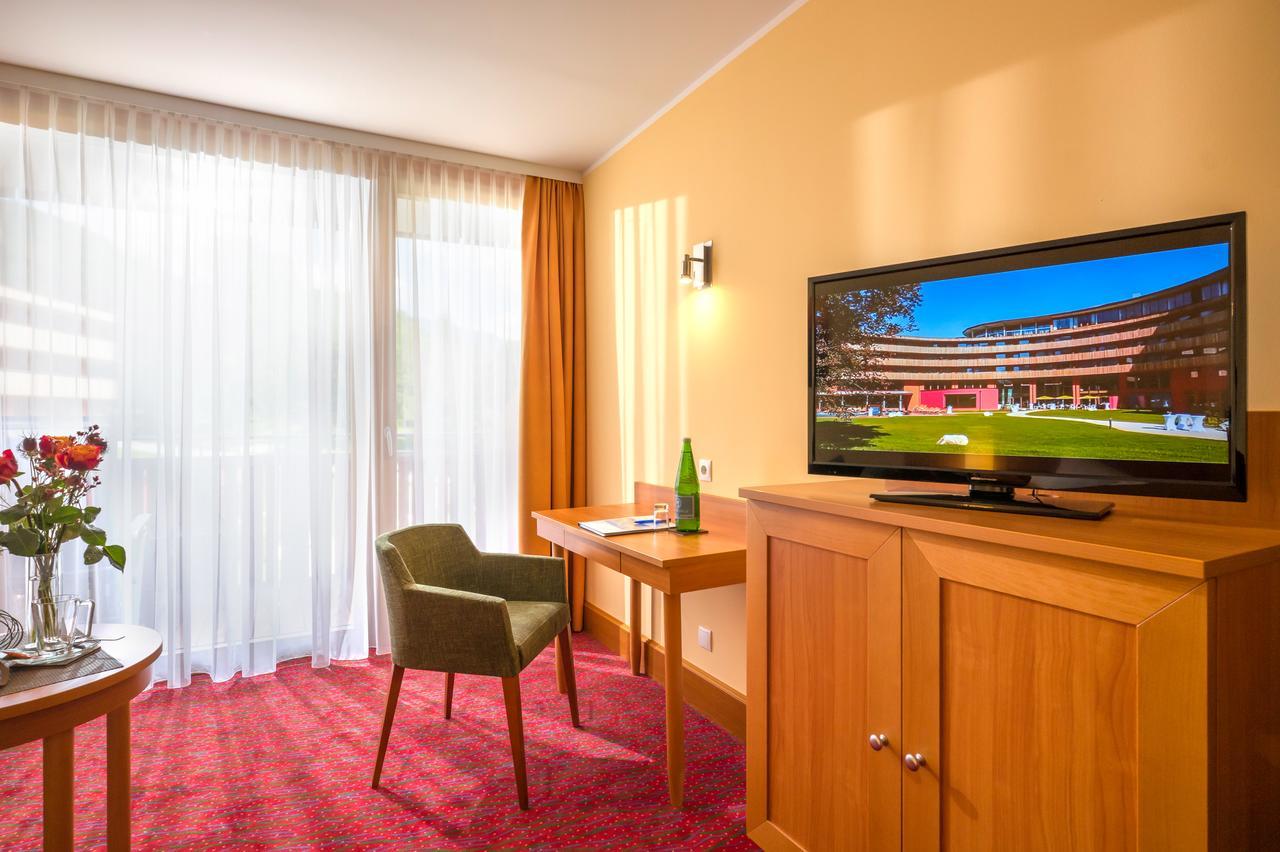 Vivea Gesundheitshotel Bad Goisern บัดกอยเซิร์น ภายนอก รูปภาพ